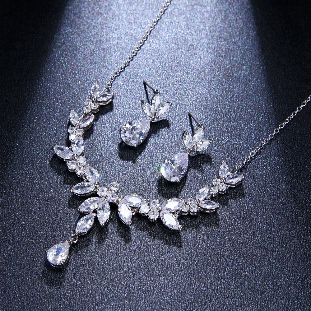 Kristal Taşlı Abiye  Kolye ve Kupe Set (Altın Kaplama) - N02502 Görseli